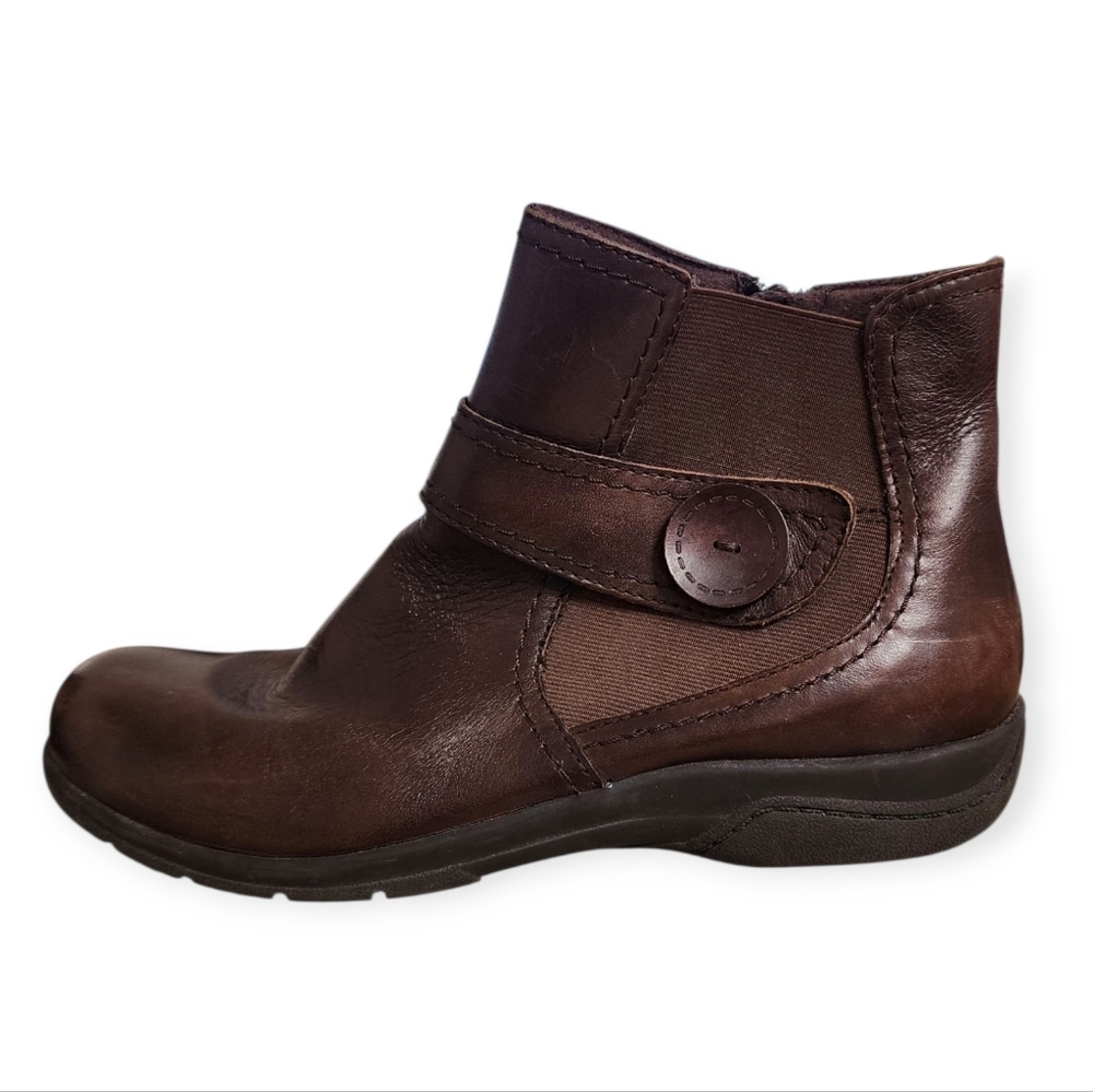 Clarks Chocolate Brown Leather Comfort Preppy Side Zip Fall Ankle Bootie Women's